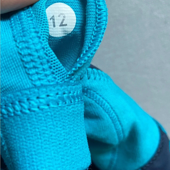 Lululemon 2-In-Run Micro Macro Stripe Surge Stripe Built in Bra Tank  Sz 12 - Picture 8 of 8